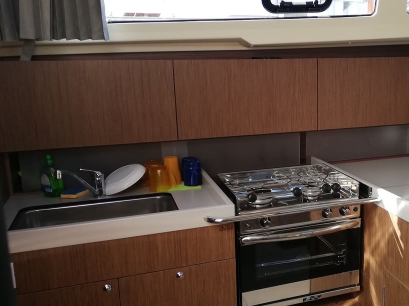 Vibo Marina Sailboat 3 cabin 6 berths 6 guests 11.58 m Listing Number: #25476 5