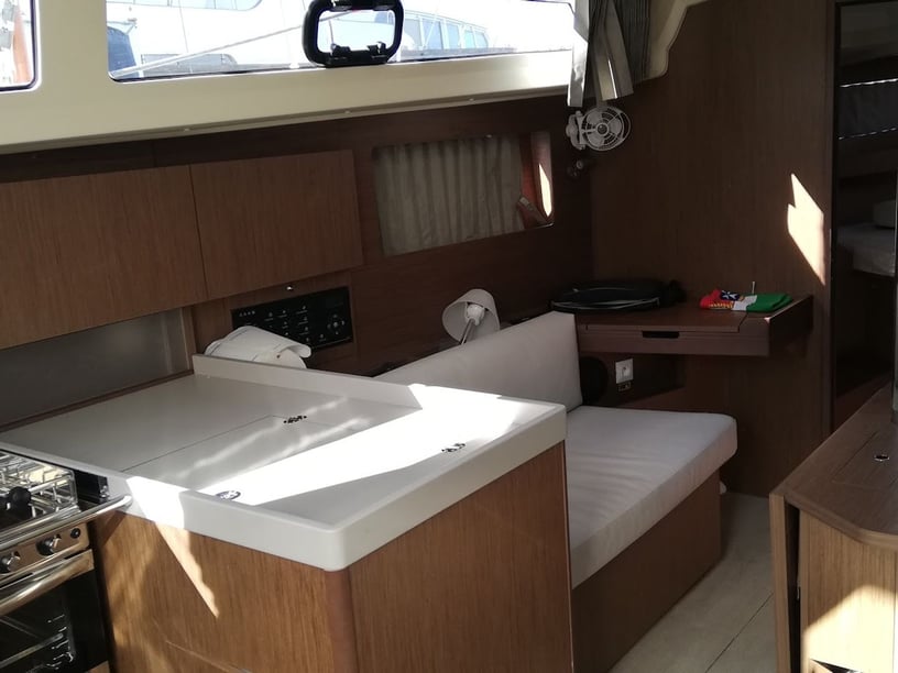 Vibo Marina Sailboat 3 cabin 6 berths 6 guests 11.58 m Listing Number: #25476 2