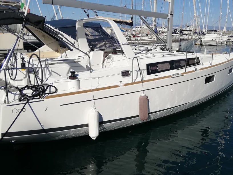 Vibo Marina Barca a vela cabina 3  cuccette 6  6  ospiti 11.58 m Numero dell'inserzione: #25476