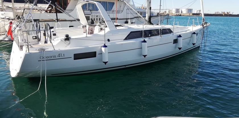 Vibo Marina Sailboat 3 cabin 8 berths 8 guests 12.43 m Listing Number: #25477 3