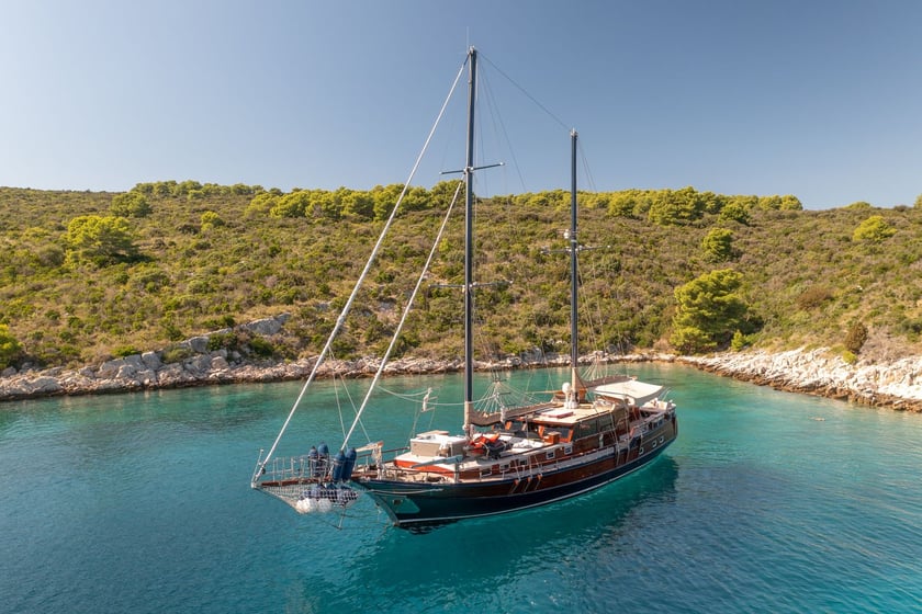 Split Gulet 4 cabin 9 berths 9 guests 28 m Listing Number: #25482 3