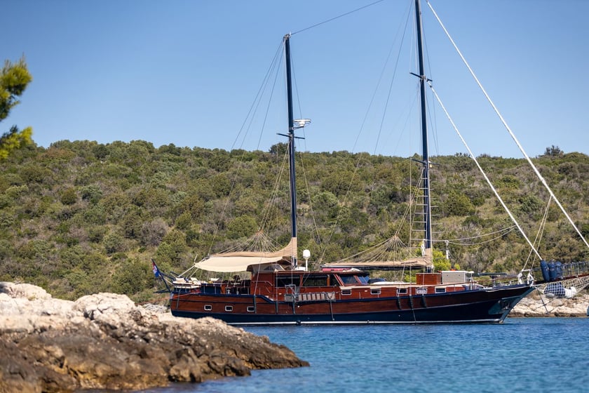 Split Gulet 4 cabin 9 berths 9 guests 28 m Listing Number: #25485 5