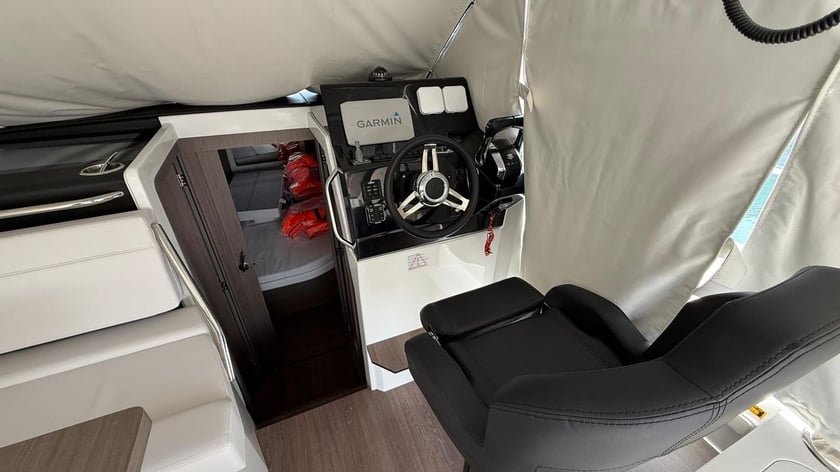 Zara Motoscafo cabina 2  cuccette 6  6  ospiti 8.9 m Numero dell'inserzione: #25511 4