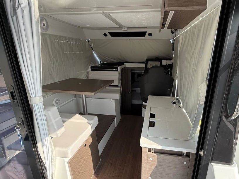 Zara Motoscafo cabina 2  cuccette 6  6  ospiti 8.9 m Numero dell'inserzione: #25511 2