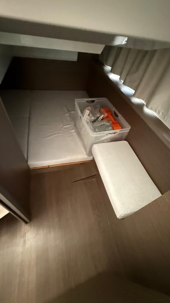 Zara Motoscafo cabina 2  cuccette 6  6  ospiti 8.9 m Numero dell'inserzione: #25511 3