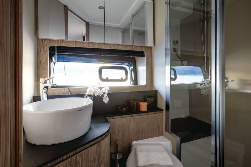 Castellammare di Stabia Motorboat 2 cabin 5 berths 12 guests 14.61 m Listing Number: #25512 5