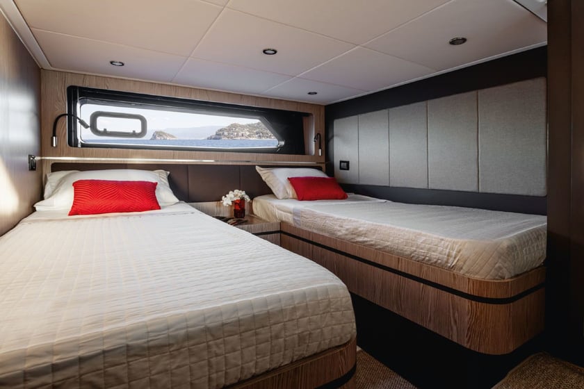 Castellammare di Stabia Motorboat 2 cabin 5 berths 12 guests 14.61 m Listing Number: #25512 4
