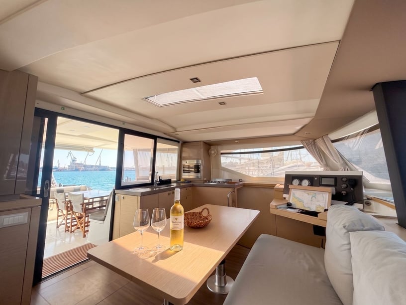 Pula Catamaran Cabine 4  10  slaapplaatsen 10  gasten 11.73 m Lijstnummer: #25523 2