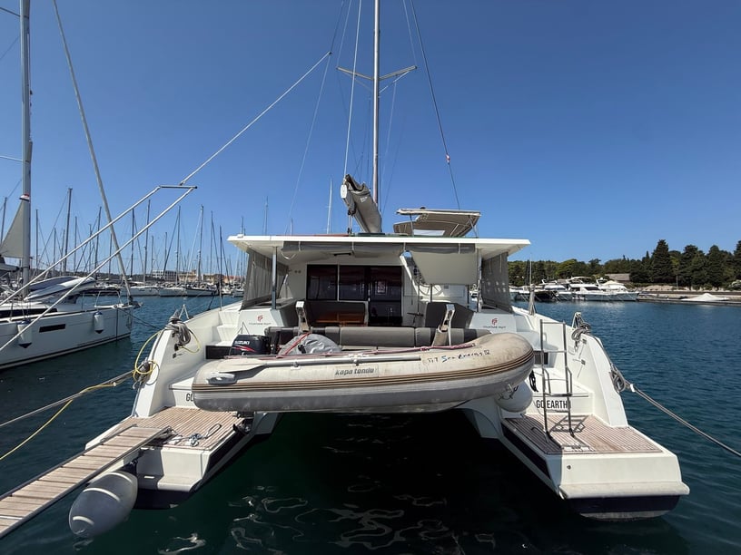 Pula Catamaran Cabine 4  10  slaapplaatsen 10  gasten 11.73 m Lijstnummer: #25523