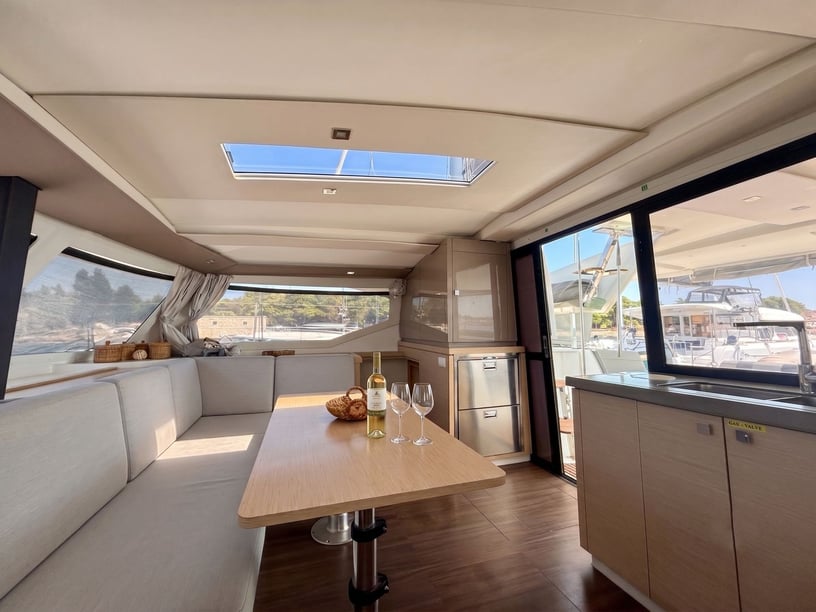 Pula Catamaran Cabine 4  10  slaapplaatsen 10  gasten 11.73 m Lijstnummer: #25523 3