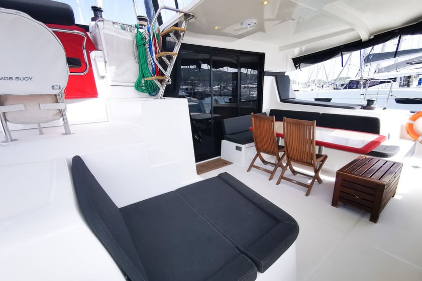 Große Insel Catamaran Cabine 4  Couchettes 8  Invités 6  12.94 m Numéro de l'annonce: #25525 2