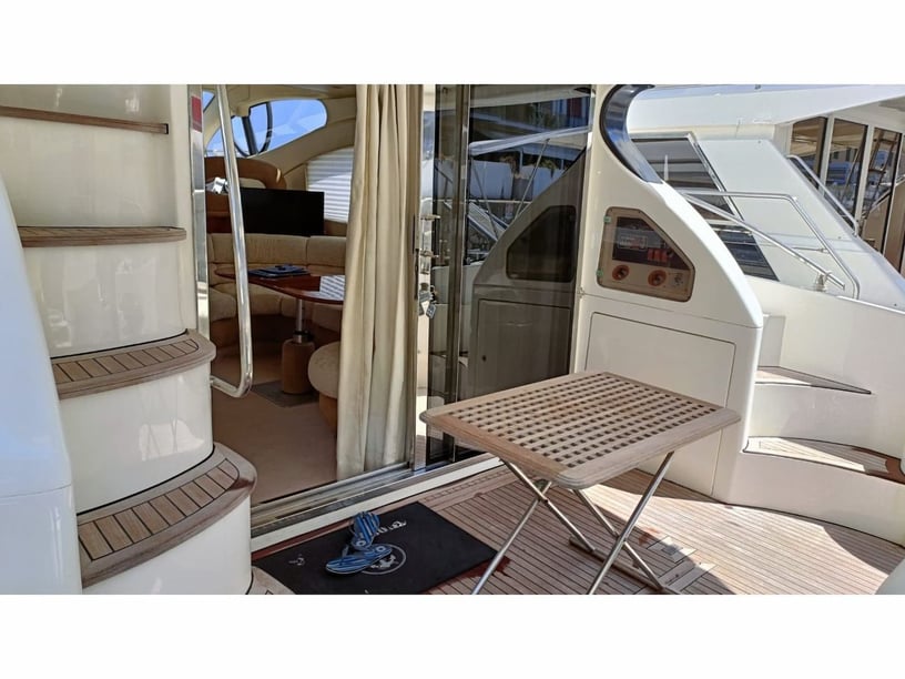 Rome Motorboot Cabine 3  6  slaapplaatsen 12  gasten 14.65 m Lijstnummer: #25529 2