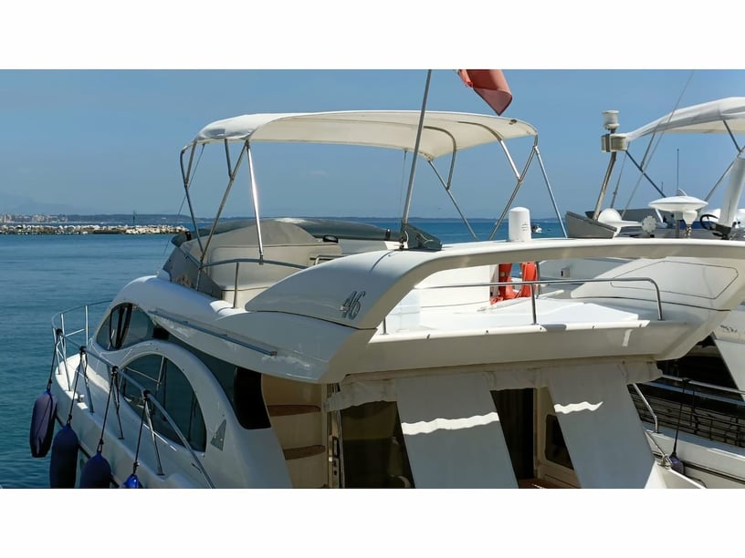 Rome Motorboot Cabine 3  6  slaapplaatsen 12  gasten 14.65 m Lijstnummer: #25529