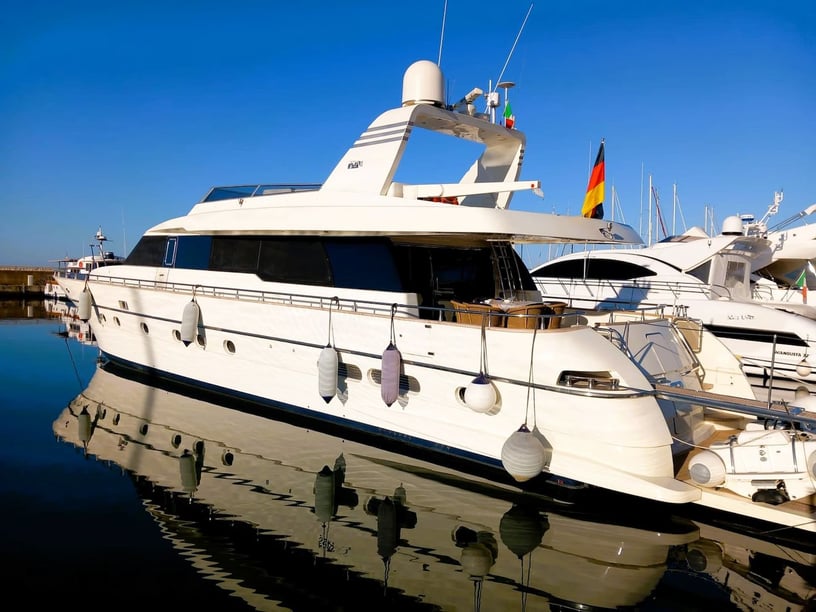 Salerno Motorboot Cabine 4  10  slaapplaatsen 12  gasten 26.7 m Lijstnummer: #25530