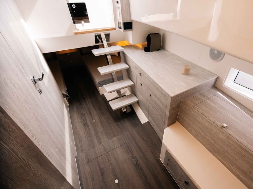 Palma de Mallorca Motorboat 2 cabin 4 berths 12 guests 10.4 m Listing Number: #25534 5