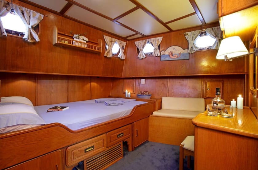 Atenas Goleta Cabina 4  8  literas 8  invitados 19.8 m Número de anuncio: #25536 5