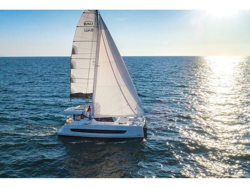 Capo d'Orlando Katamaran 4 Kabine 10 Liegeplätze 10 Gäste 12.31 m Nummer des Inserats: #25537
