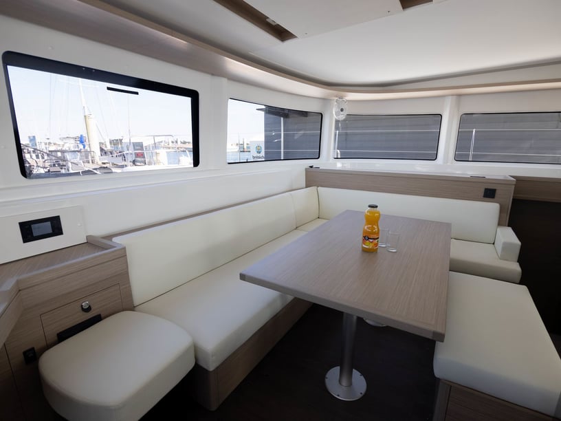 Pointe à Pitre Catamaran Cabine 6  8  slaapplaatsen 10  gasten 13.99 m Lijstnummer: #25543 2