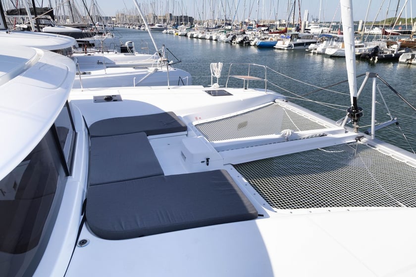 Pointe à Pitre Catamaran Cabine 6  8  slaapplaatsen 10  gasten 13.99 m Lijstnummer: #25543 5