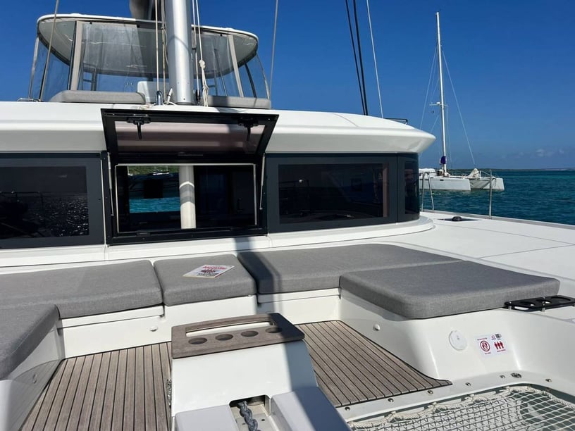 Misschien, Victoria Catamaran Cabine 8  14  slaapplaatsen 14  gasten 15.35 m Lijstnummer: #25544 3