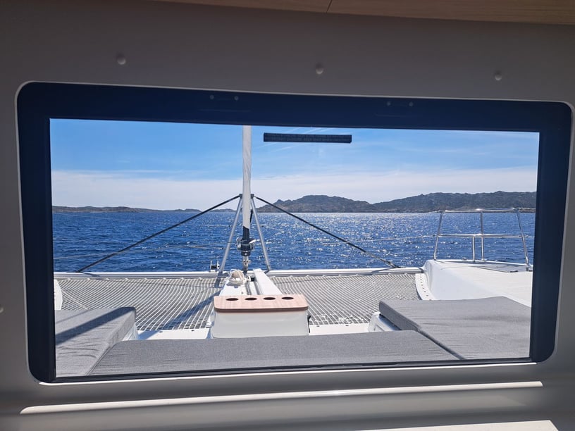 Misschien, Victoria Catamaran Cabine 6  8  slaapplaatsen 10  gasten 13.99 m Lijstnummer: #25545 2