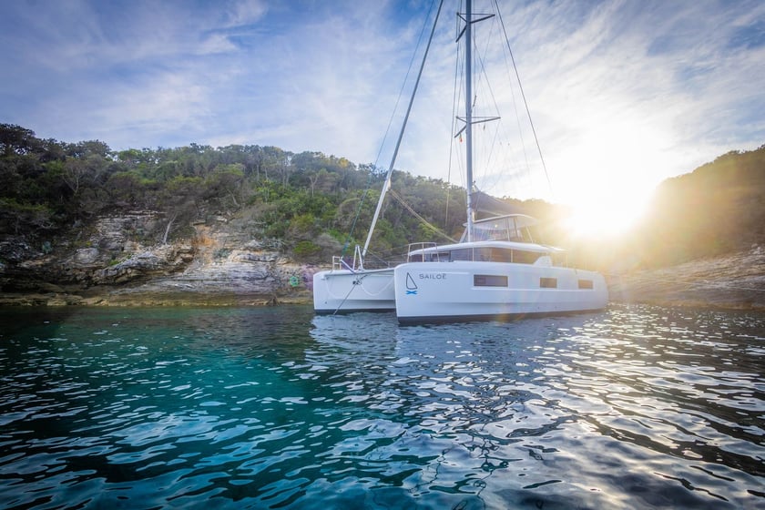 Misschien, Victoria Catamaran Cabine 6  8  slaapplaatsen 10  gasten 13.99 m Lijstnummer: #25545 3