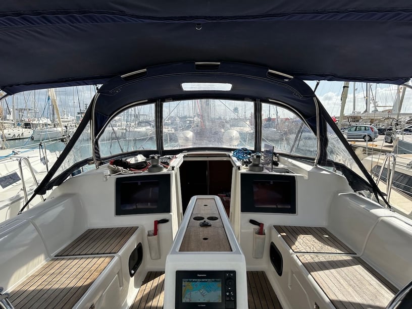 Palma de Mallorca Segelboot 3 Kabine 7 Liegeplätze 7 Gäste 11.23 m Nummer des Inserats: #25572 4