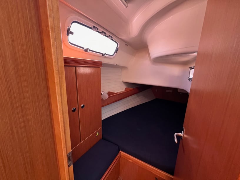 Lemmer Sailboat 3 cabin 6 berths 6 guests 10.76 m Listing Number: #25573 4