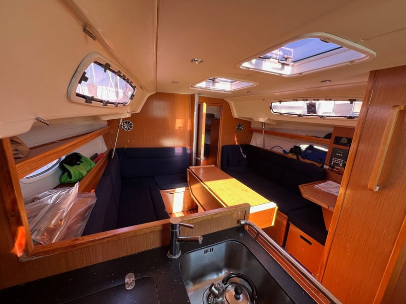 Lemmer Sailboat 3 cabin 6 berths 6 guests 10.76 m Listing Number: #25573 2