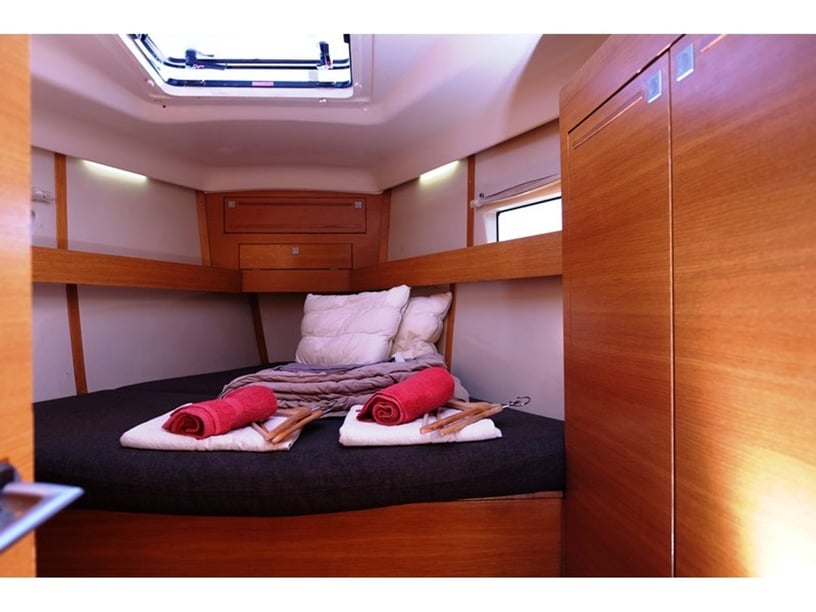 Palaio Faliro - Athene Zeilboot Cabine 4  10  slaapplaatsen 10  gasten 13.85 m Lijstnummer: #25590 2