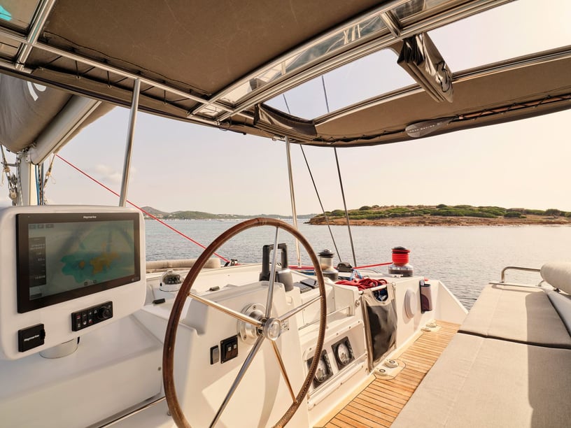 Nea Peramos - Attica Catamaran Cabine 6  10  slaapplaatsen 14  gasten 15.15 m Lijstnummer: #25597 3