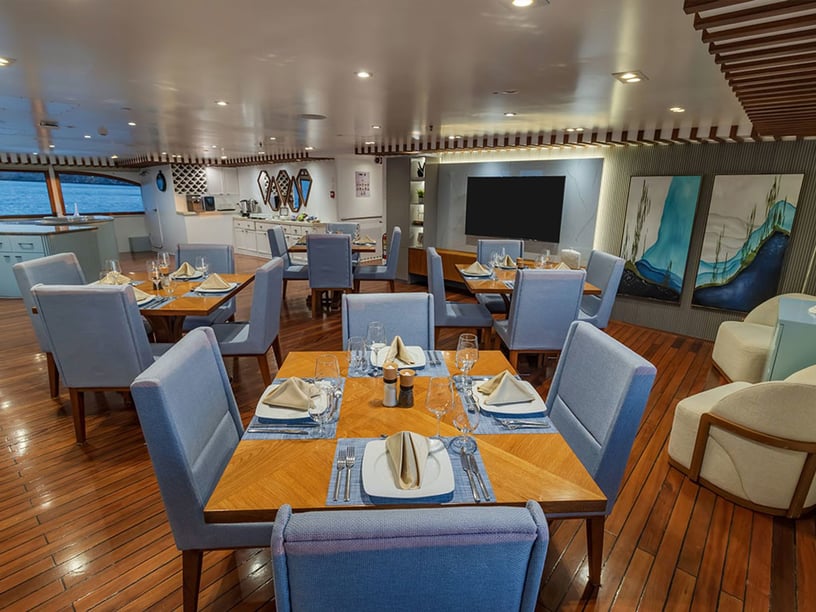 Puerto Baquerizo Moreno Catamaran 8 cabin 16 berths 16 guests 34 m Listing Number: #25599 2