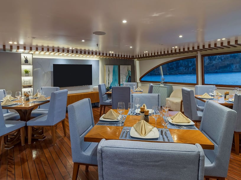 Puerto Baquerizo Moreno Catamaran 8 cabin 16 berths 16 guests 34 m Listing Number: #25599 5