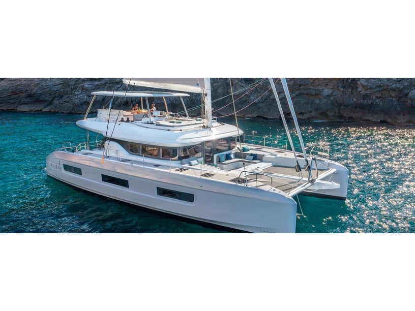 Portisco Catamarán Cabina 4  8  literas 8  invitados 19.77 m Número de anuncio: #25605
