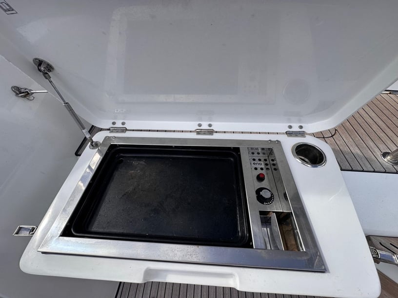 Pointe a Pitre Catamaran 5 cabin 10 berths 10 guests 16.9 m Listing Number: #25607 4