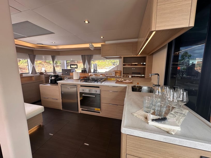 Pointe a Pitre Catamaran 5 cabin 10 berths 10 guests 16.9 m Listing Number: #25607 5