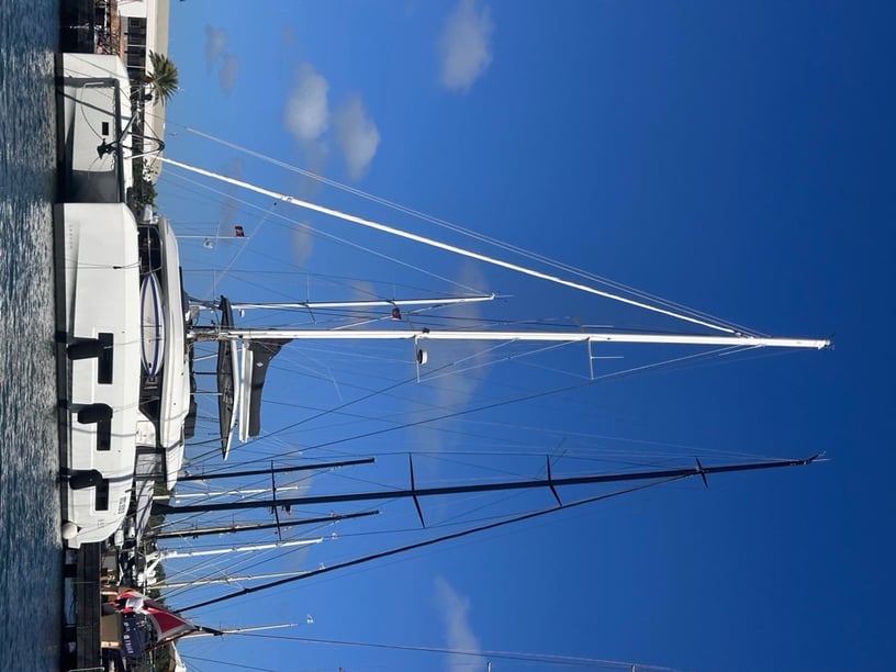 St. George's Katamaran 5 Kabine 10 Liegeplätze 10 Gäste 16.9 m Nummer des Inserats: #25609 3