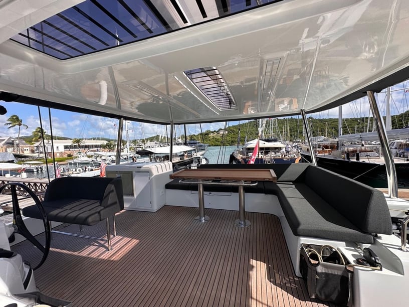 Antigua Catamaran Cabine 5  Couchettes 10  Invités 10  16.9 m Numéro de l'annonce: #25611 5