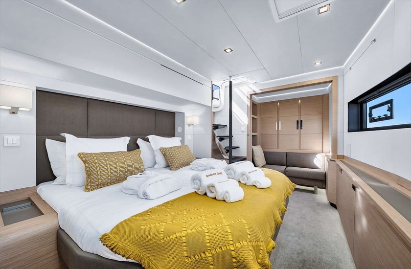 Cannes Catamarán Cabina 6  8  literas 12  invitados 19.49 m Número de anuncio: #25626 5