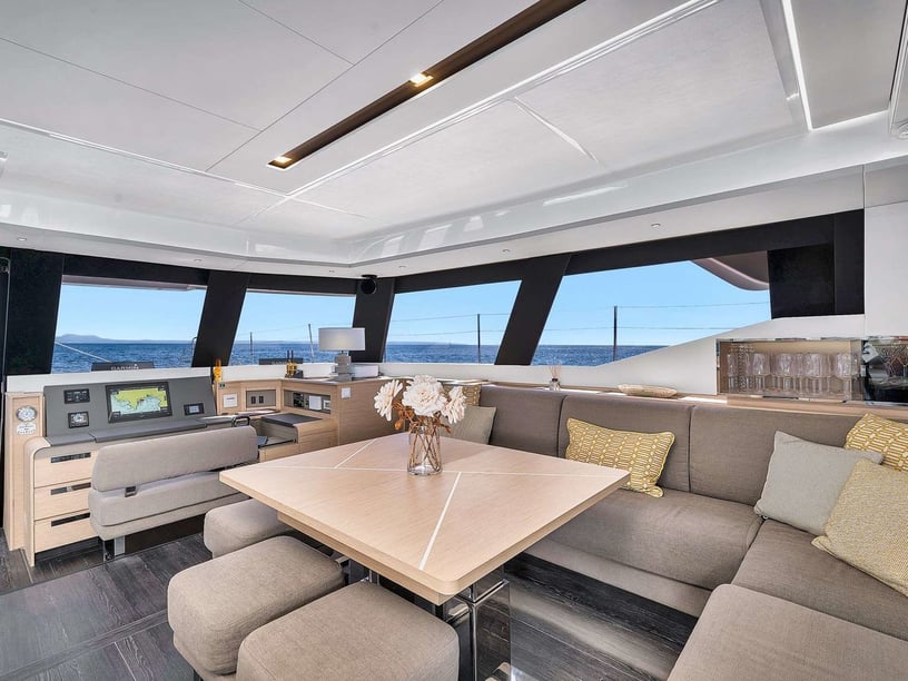 Cannes Catamarán Cabina 6  8  literas 12  invitados 19.49 m Número de anuncio: #25626 2