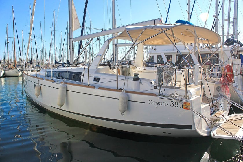 Barcelona Sailboat 3 cabin 6 berths 6 guests 11.5 m Listing Number: #2563 3