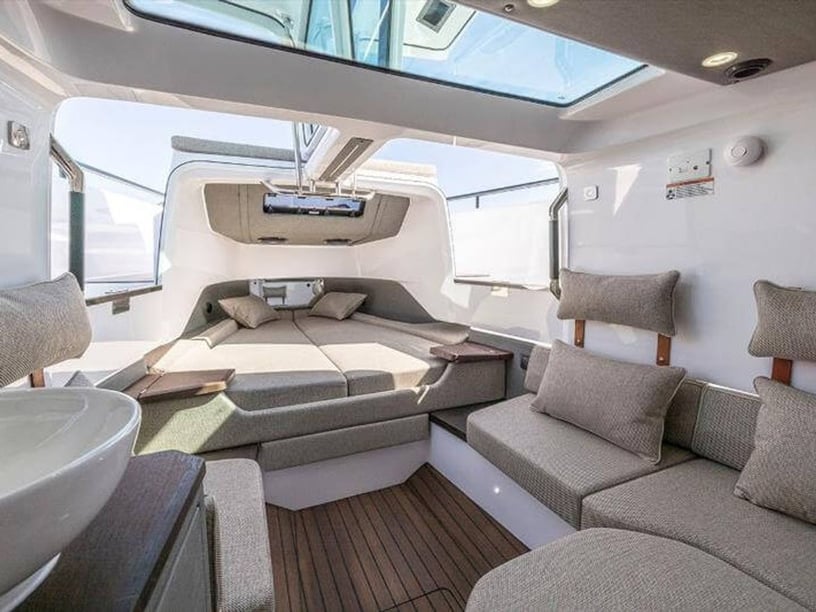 Kalo Livadi Lancha motora Cabina 1  2  literas 10  invitados 11.2 m Número de anuncio: #25644 2