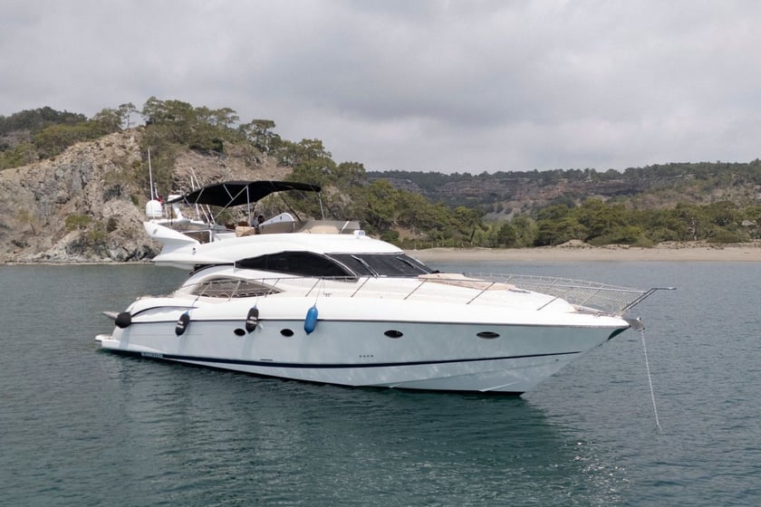 Kemer Yate a motor Cabina 3  6  literas 12  invitados 18 m Número de anuncio: #25650 2