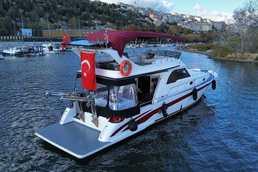 Halic Motor Yacht   6 guests 14 m Listing Number: #25654 3