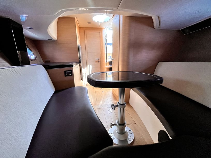 Tivat Sürat Teknesi 1 kabin Konaklama 4 kişi Seyir 6 kişi 11.26 m İlan No: #25657 3