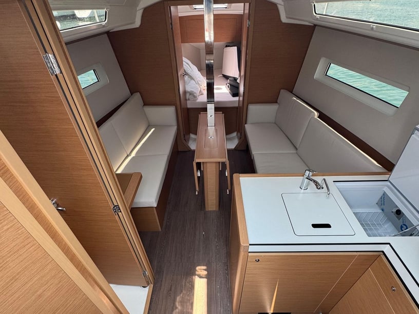 Rome Zeilboot Cabine 3  6  slaapplaatsen 8  gasten 10.4 m Lijstnummer: #25663 2