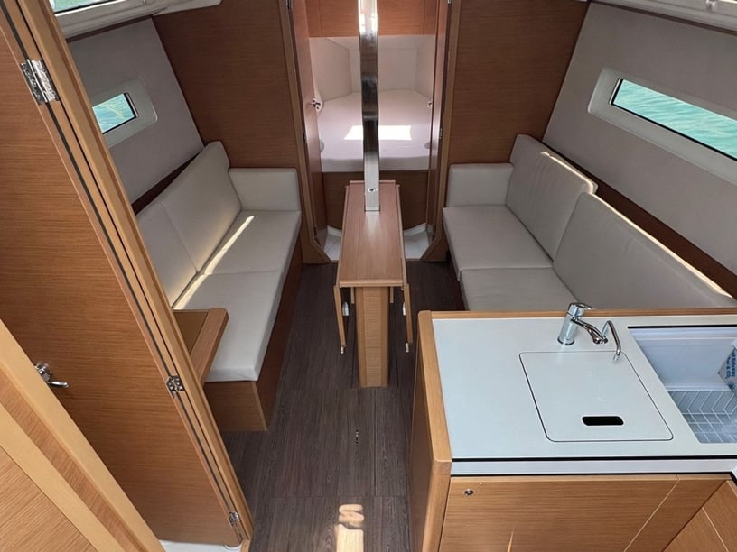 Rome Zeilboot Cabine 3  6  slaapplaatsen 8  gasten 10.4 m Lijstnummer: #25663 2