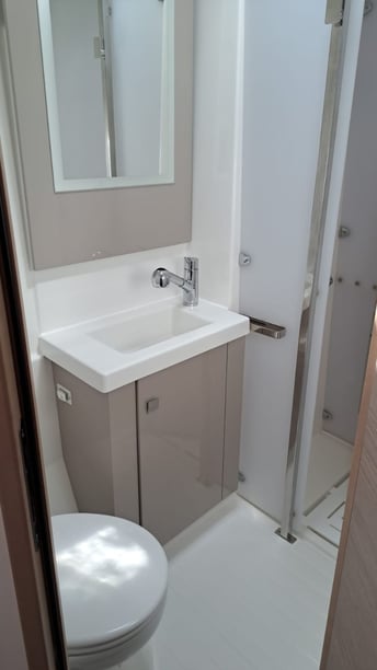 Propriano Catamarano cabina 6  cuccette 10  10  ospiti 12.58 m Numero dell'inserzione: #25678 5