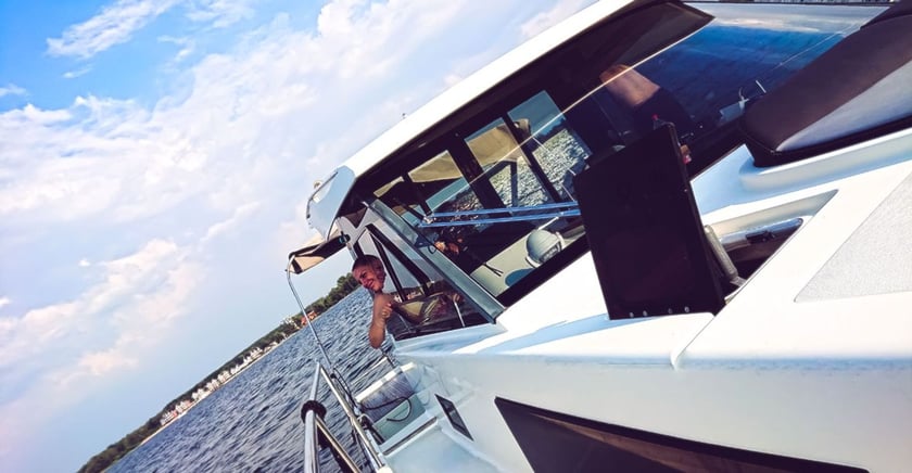 Rechlin Motorboot Cabine 3  6  slaapplaatsen 6  gasten 10.8 m Lijstnummer: #25691 4