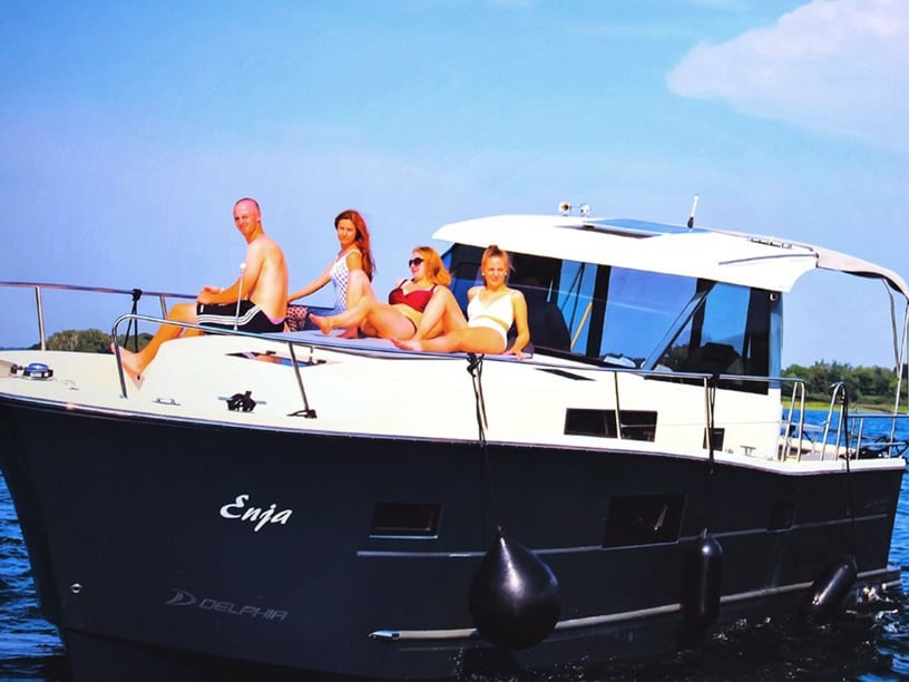 Rechlin Motorboot Cabine 3  6  slaapplaatsen 6  gasten 10.8 m Lijstnummer: #25691